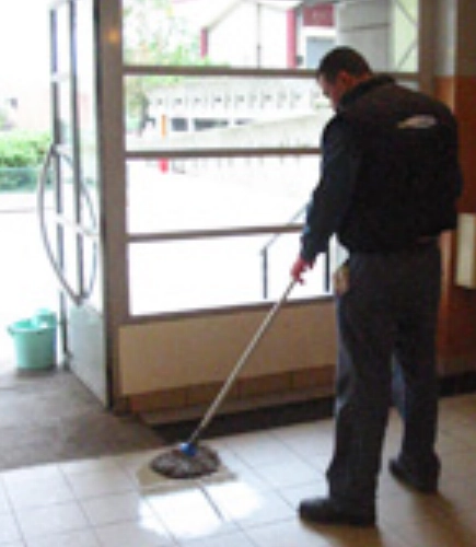 Cleaning of common areas in buildings in Pointe-Claire H9R 0A2