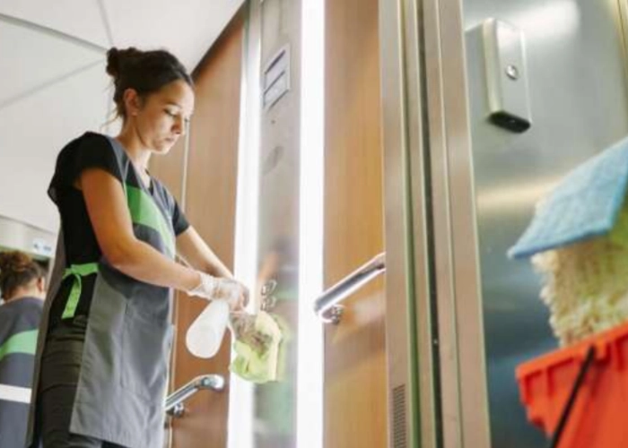 Cleaning of common areas in buildings in Toronto M4S 0A2